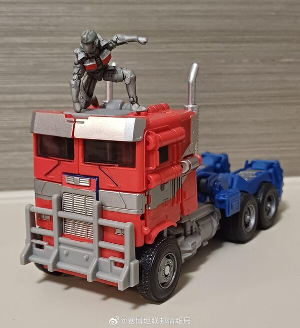 Image Of DK 44 102BB Optimus Prime Upgrades In Hand From DNA Design  (4 of 10)